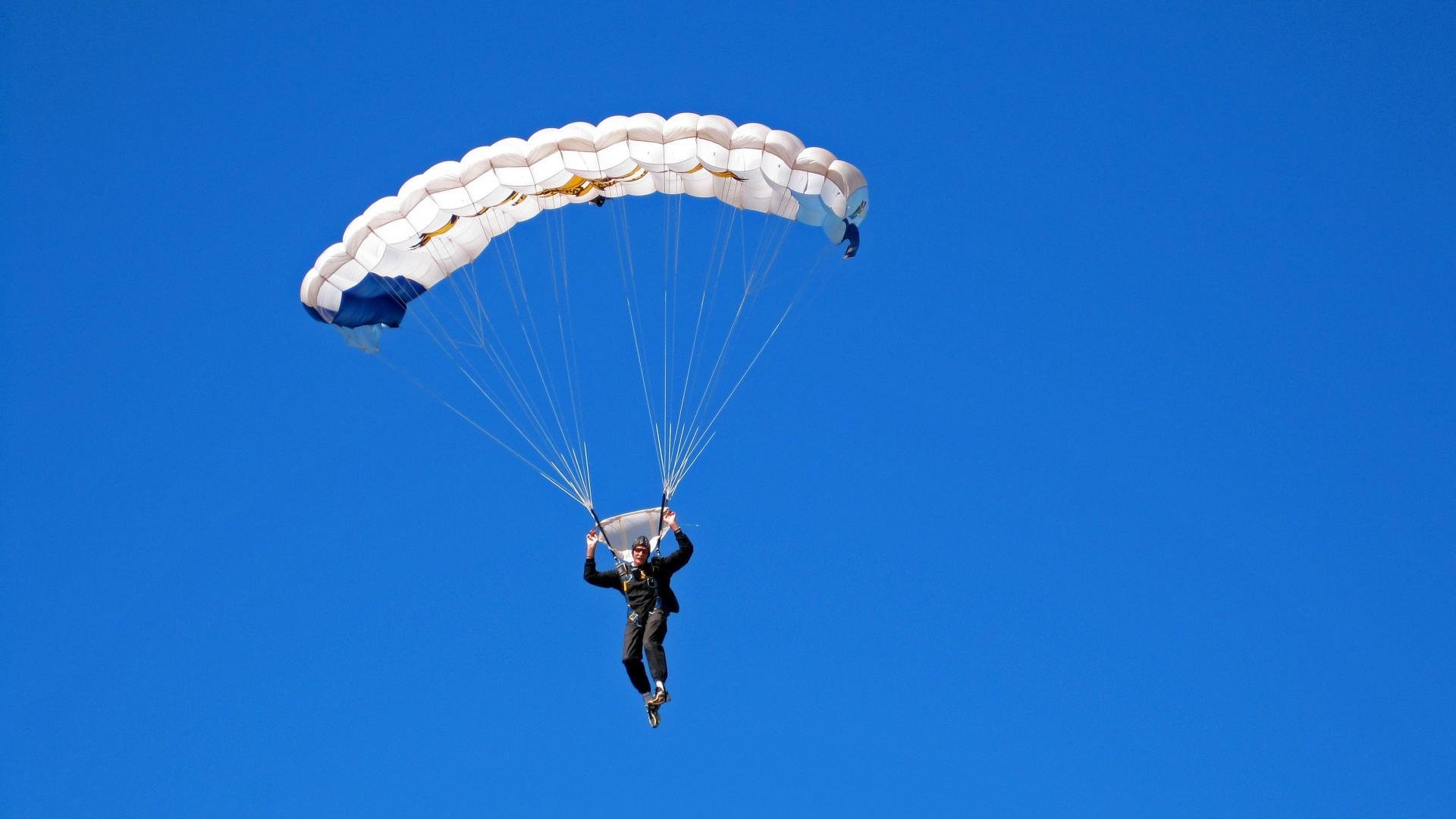 NBA总决赛激战正酣 勇士队逆转取胜夺赛点